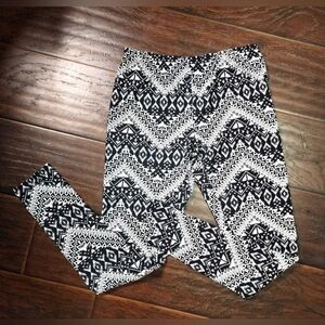 Black and white funky leggings